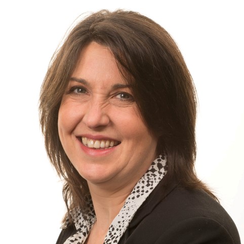 Headshot of Tracey Kennelly